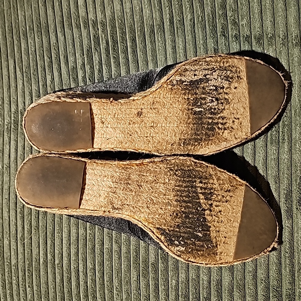 Joan & David Bettini black satin peep toe espadrille wedge. Size 9. - Picture 6 of 10
